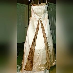 P2 Strapless Wedding Gown Ivory/Chocolate Size 20